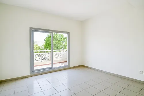 6 Bedrooms Villa in Meadows 3