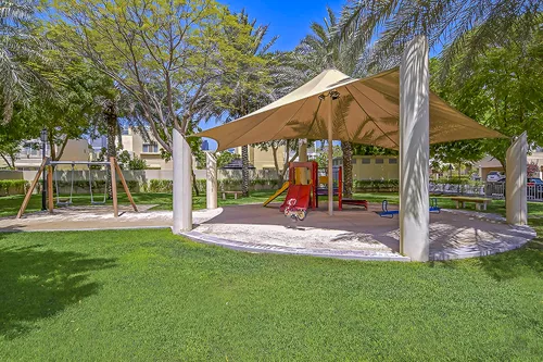 6 Bedrooms Villa in Meadows 3