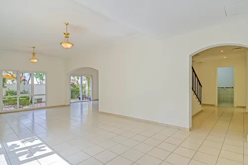 6 Bedrooms Villa in Meadows 3