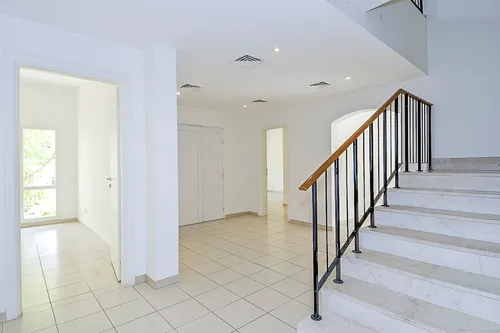 6 Bedrooms Villa in Meadows 3