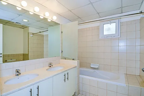 6 Bedrooms Villa in Meadows 3