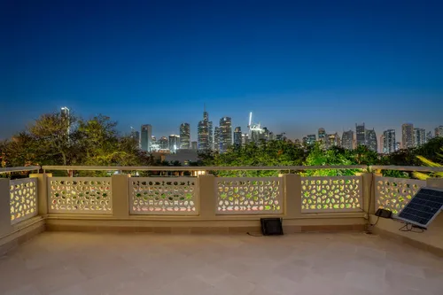 5 Bedrooms Villa in Meadows 4