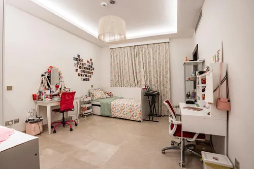 5 Bedrooms Villa in Meadows 4