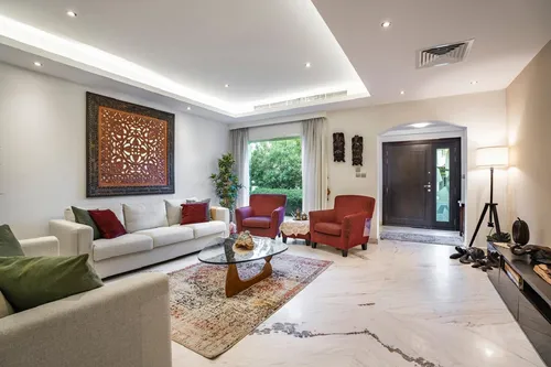 5 Bedrooms Villa in Meadows 4