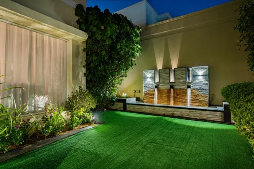 5 Bedrooms Villa in Meadows 4