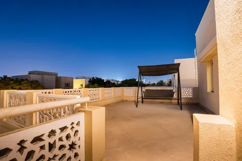 5 Bedrooms Villa in Meadows 4