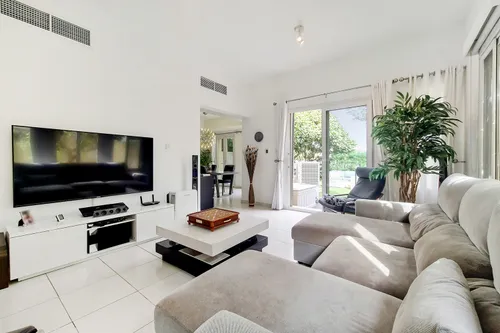 3 Bedrooms Villa in Springs 4