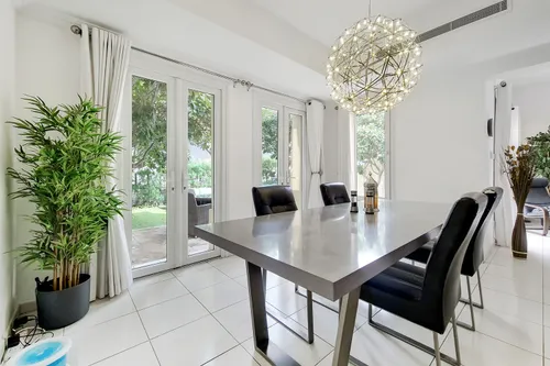 3 Bedrooms Villa in Springs 4