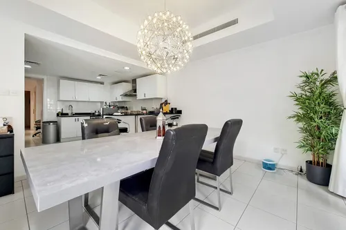 3 Bedrooms Villa in Springs 4