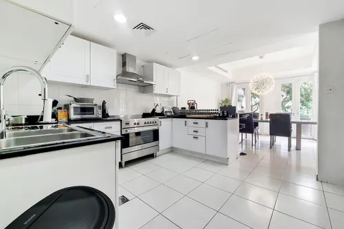 3 Bedrooms Villa in Springs 4