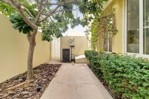 3 Bedrooms Villa in Springs 4