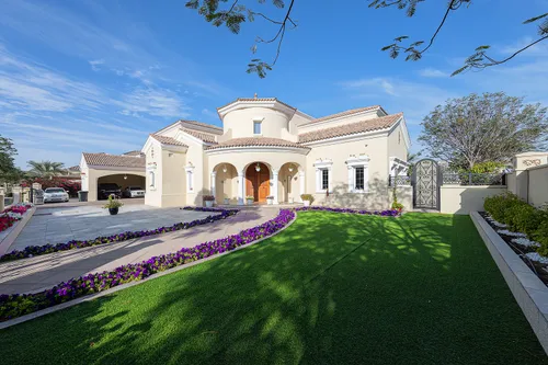 6 Bedrooms Villa in Polo Homes