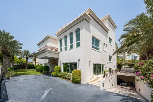 6 Bedrooms Villa in Sector E