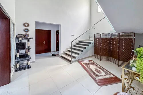 5 Bedrooms Villa in Al Mowaihat 1