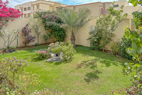 5 Bedrooms Villa in Al Mowaihat 1