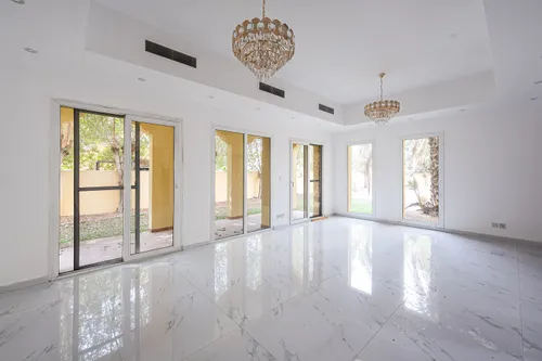 3 Bedrooms Villa in Palmera 3