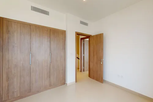 4 Bedrooms Villa in Elan