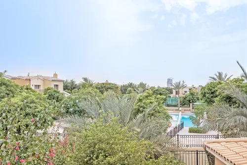 3 Bedrooms Villa in Palmera 2