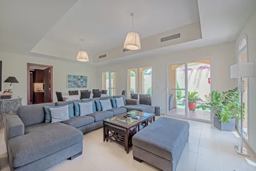 3 Bedrooms Villa in Palmera 2