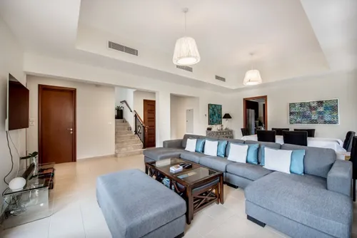 3 Bedrooms Villa in Palmera 2