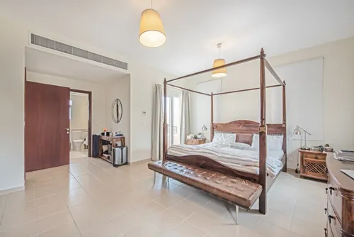 3 Bedrooms Villa in Palmera 2