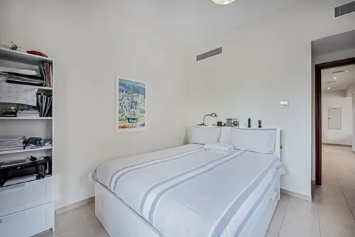 3 Bedrooms Villa in Palmera 2