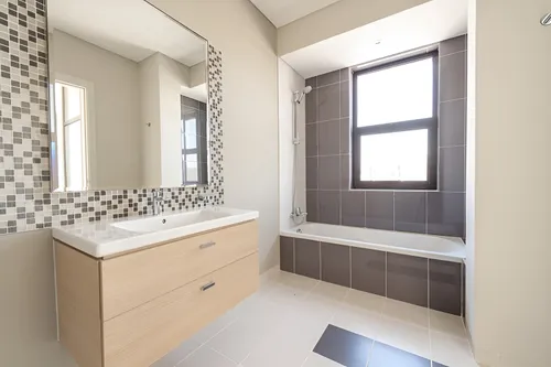 3 Bedrooms Villa in The Turf