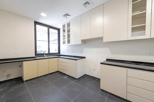 3 Bedrooms Villa in The Turf