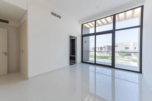 3 Bedrooms Villa in The Turf