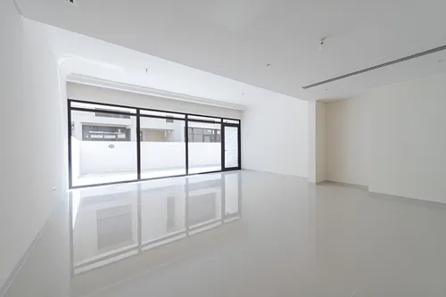 3 Bedrooms Villa in The Turf