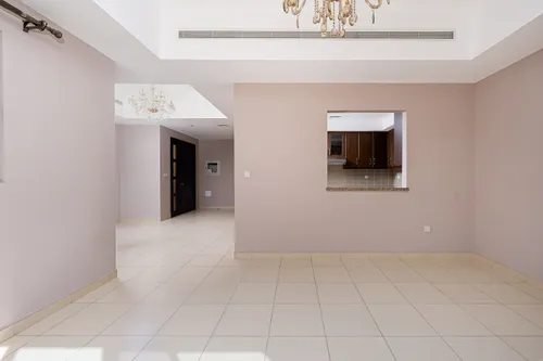 4 Bedrooms Villa in Mira 2