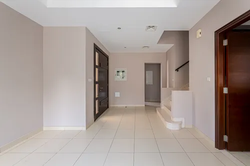 4 Bedrooms Villa in Mira 2