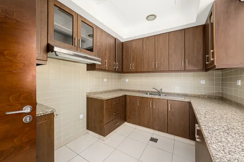 4 Bedrooms Villa in Mira 2