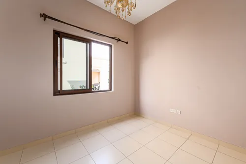 4 Bedrooms Villa in Mira 2