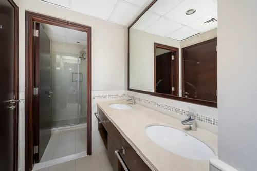 4 Bedrooms Villa in Mira 2