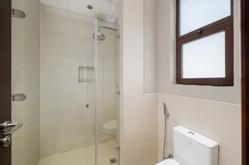 4 Bedrooms Villa in Mira 2