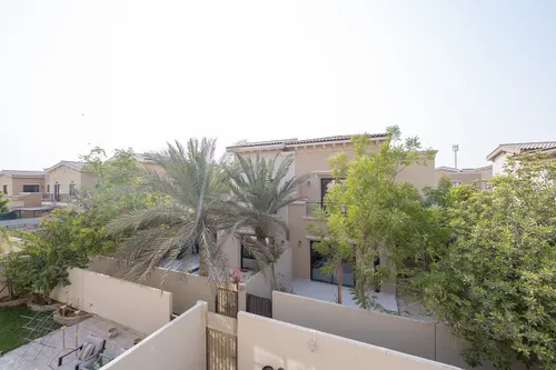 4 Bedrooms Villa in Mira 2