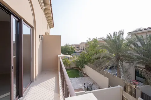 4 Bedrooms Villa in Mira 2