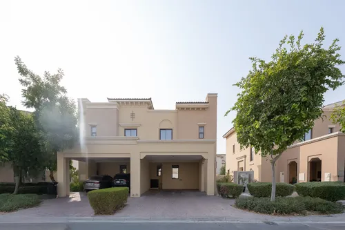 4 Bedrooms Villa in Mira 2