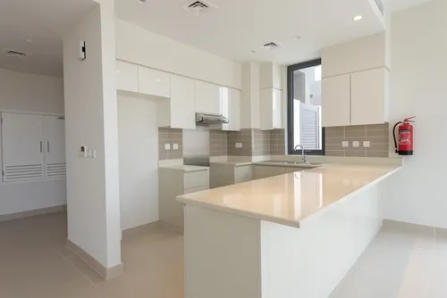 4 Bedrooms Villa in Maple 1