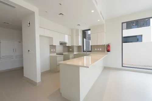 4 Bedrooms Villa in Maple 1