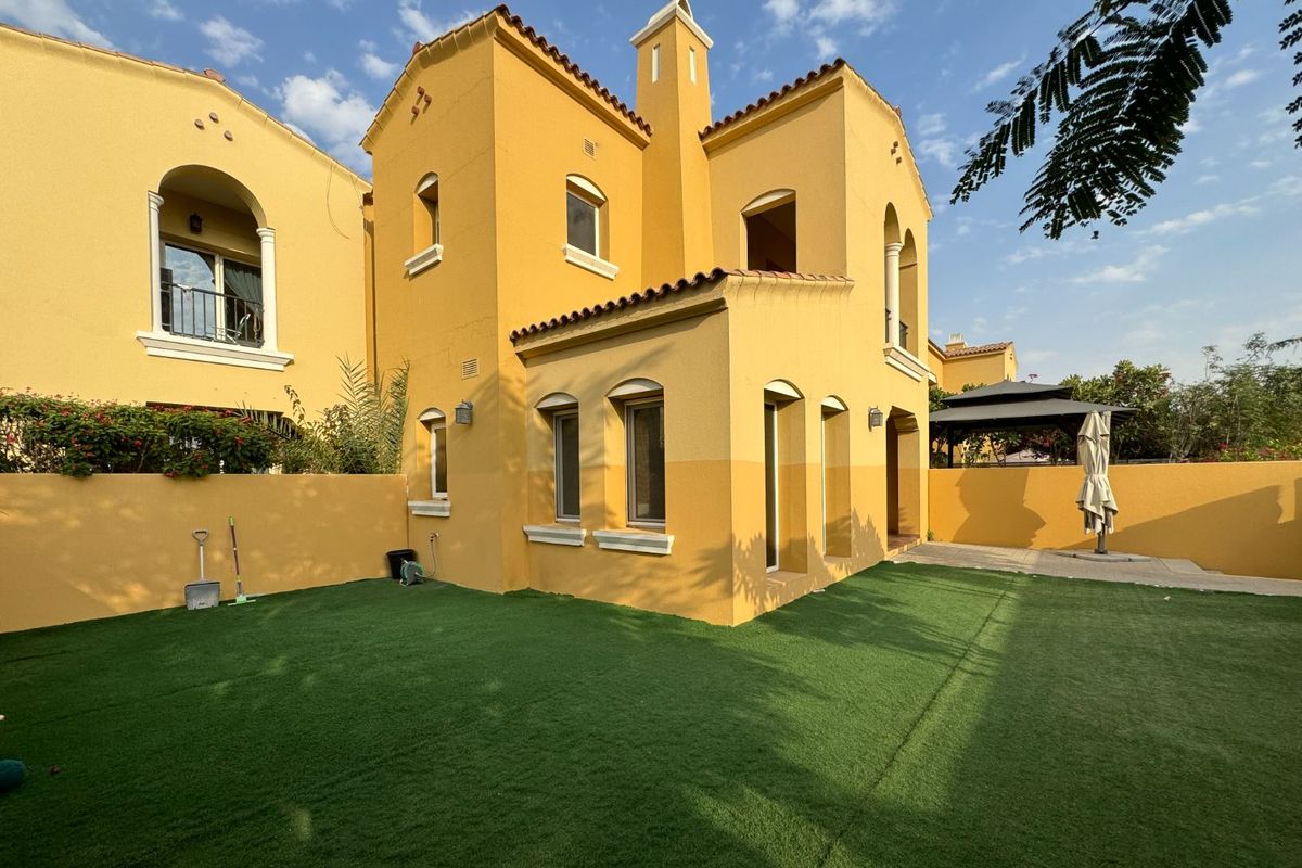 Villa in Palmera 3 Available now Single row Prime location