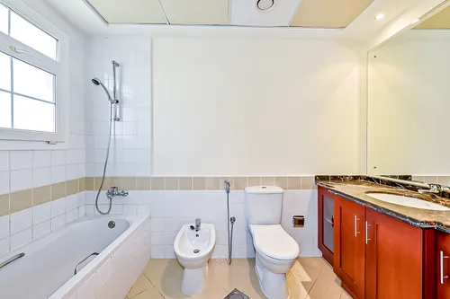 2 Bedrooms Villa in Palmera 2