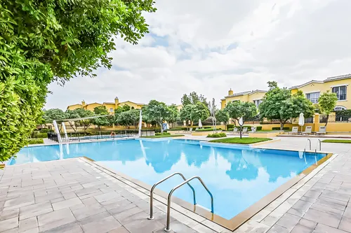 2 Bedrooms Villa in Palmera 2