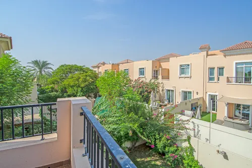 2 Bedrooms Villa in Al Reem 1