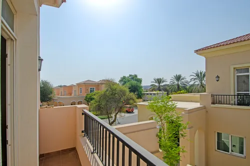 2 Bedrooms Villa in Al Reem 1