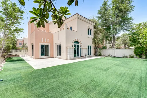 4 Bedrooms Villa in Esmeralda