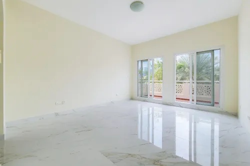 5 Bedrooms Villa in Meadows 2