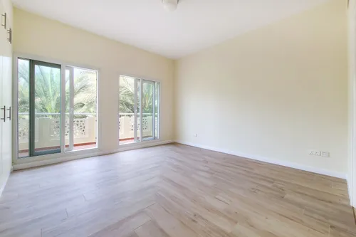 5 Bedrooms Villa in Meadows 2