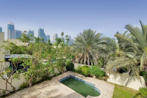 5 Bedrooms Villa in Meadows 2